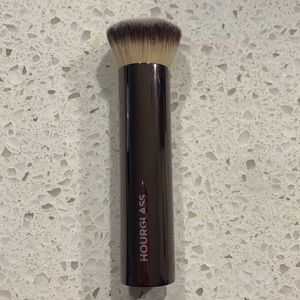 HOURGLASS Vanish Foundation Brush